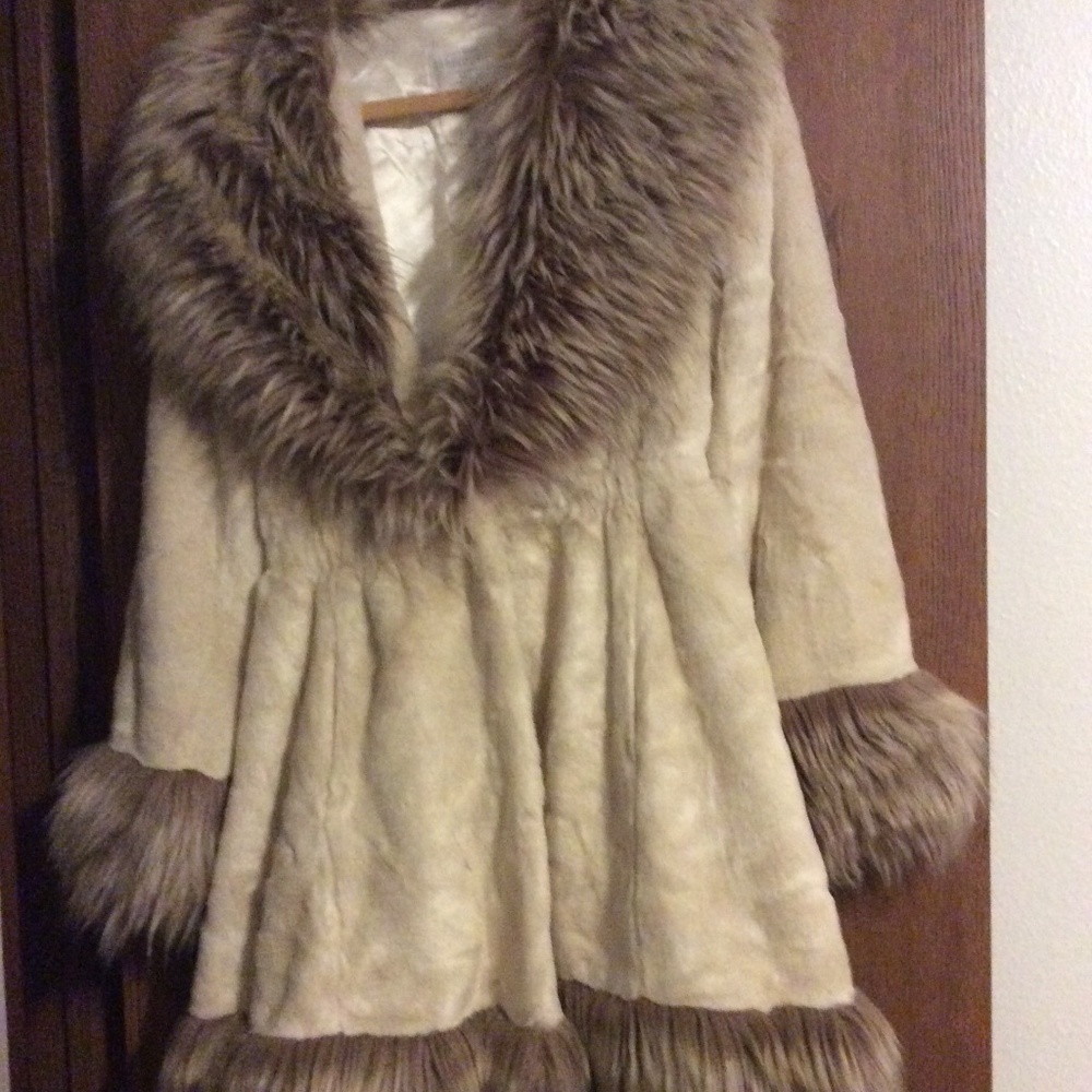 Donna Salyers Fabulous Furs Faux fur coat